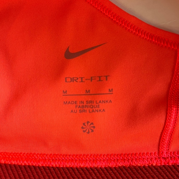 Nike Swoosh Bra - Picture 4 of 4